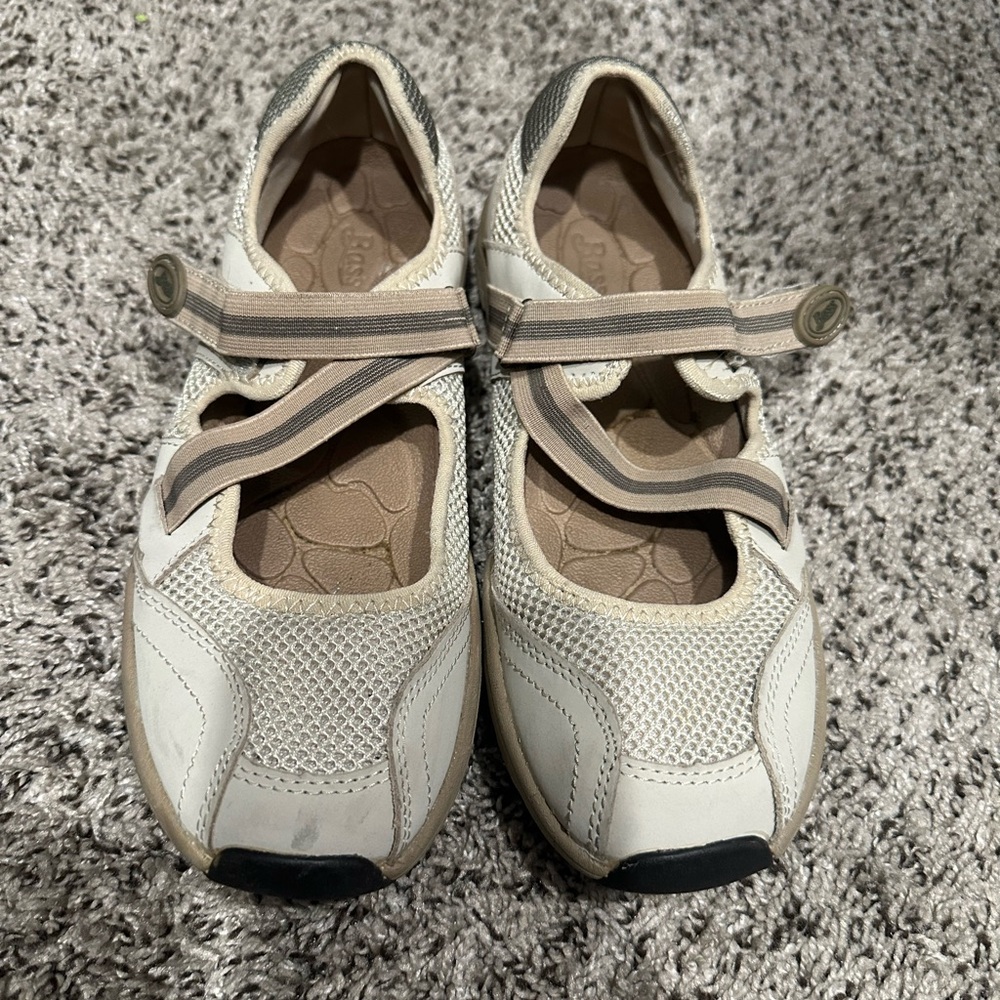 Bass Women's Beige and Cream Athletic Shoes
